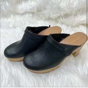 Old navy mule / clog